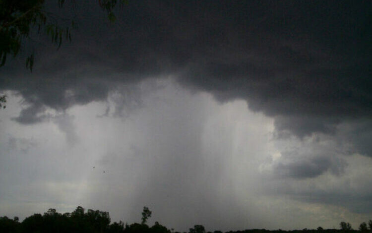 Imagen de tormenta en Córdoba con lluvia y rayos