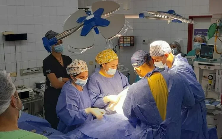 Imagen de una persona donando órganos