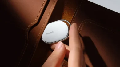 Imagen del Xiaomi Tag, un dispositivo ovalado con un borde para engancharse a llaveros o argollas.