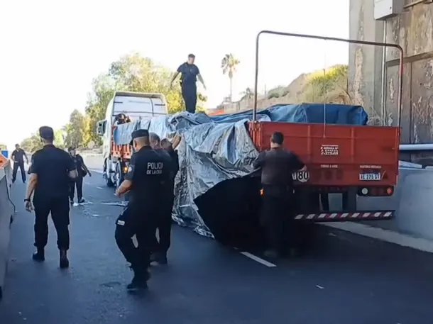 Imagen de un accidente de tránsito en la Autopista Dellepiane