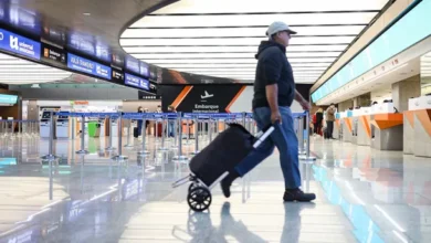 Imagen de un paro general en Argentina con personas protestando en la calle