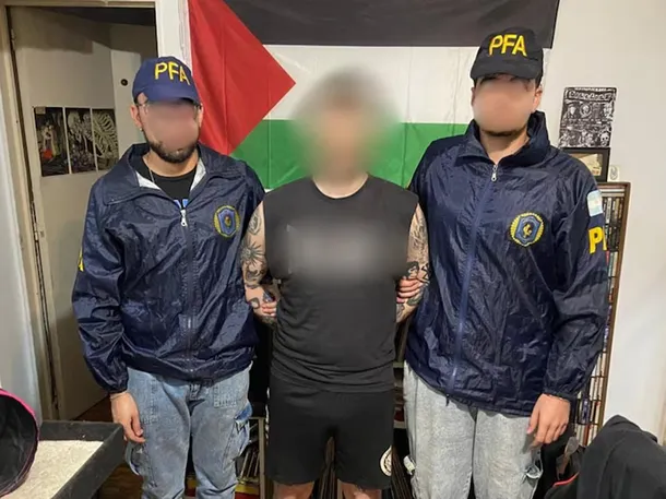 Imagen de un detenido con simpatías Antifa