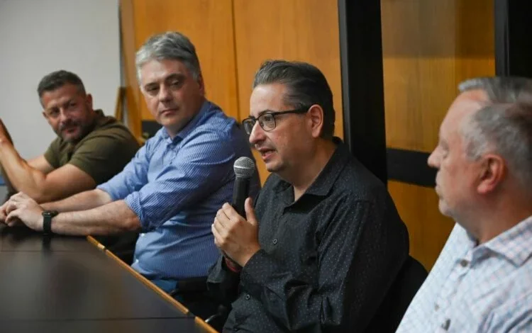 Entrega de aportes a la Cooperativa de Justiniano Posse para obras viales en Córdoba
