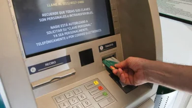 Docentes y estatales protestan contra descuentos abusivos en sus salarios