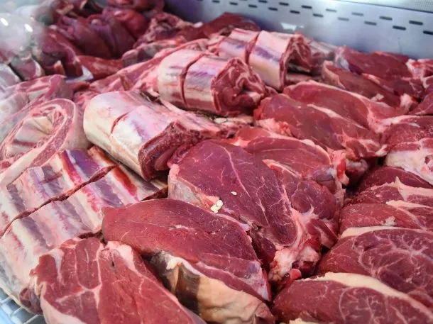 Imagen de una carnicería con cortes de carne