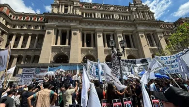 Trabajadores judiciales protestando frente al Palacio de Tribunales