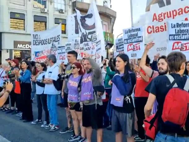 Imagen de la protesta en la 9 de Julio a la altura del Obelisco