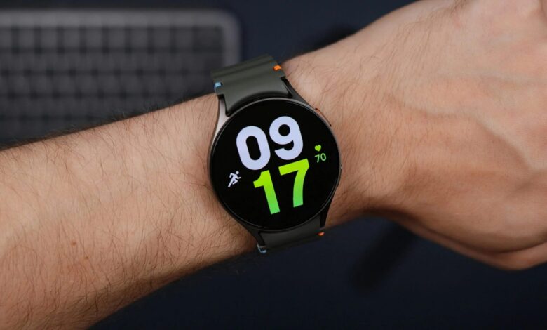 Imagen de Mark Zuckerberg con el reloj inteligente de Meta