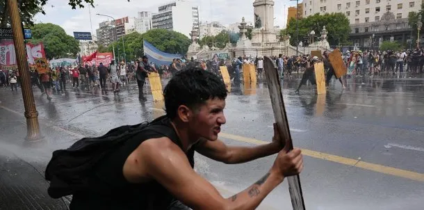 Imagen de los disturbios frente al Congreso