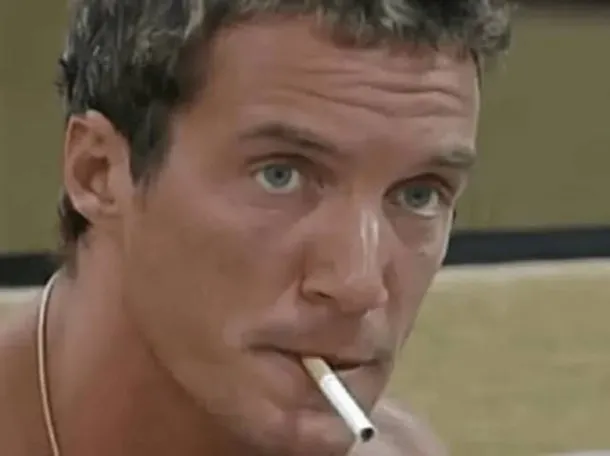 Eduardo Carrera, exparticipante de Gran Hermano, sonríe en una foto