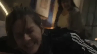 Imagen de China Suárez y Verónica Llinás en una escena de En el Barro 2