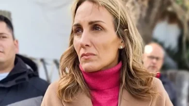 Un camarógrafo es detenido por la Policía Federal durante una protesta en el Congreso