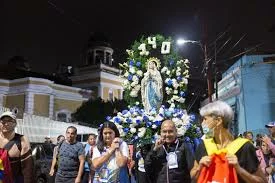 Peregrinos en la Autovía Ruta 5 durante la celebración del Día de Nuestra Señora de Lourdes