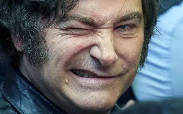 Javier Milei sonriendo después de una votación favorable en el Senado