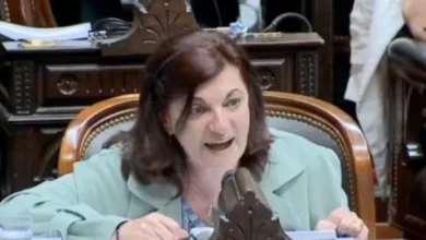 Kelly Olmos hablando en el Congreso