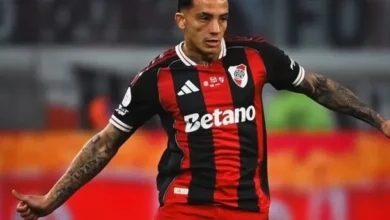 Kevin Castaño en acción con la camiseta de River