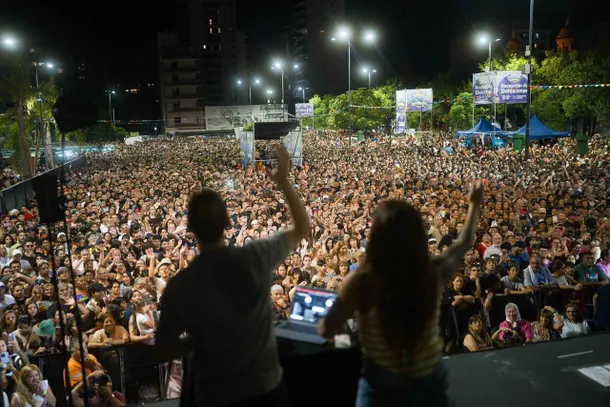 Federico Otermín y su esposa en el Festival Carnaval en Comunidad