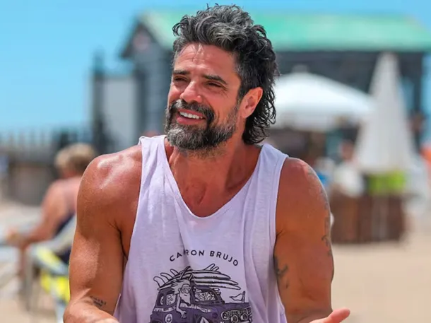 Foto de Luciano Castro sonriendo