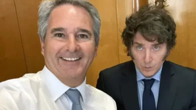 Pablo Quirno y Javier Milei durante la sesión del Senado