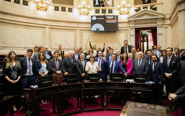 Senadores celebran la aprobación de la Reforma Laboral