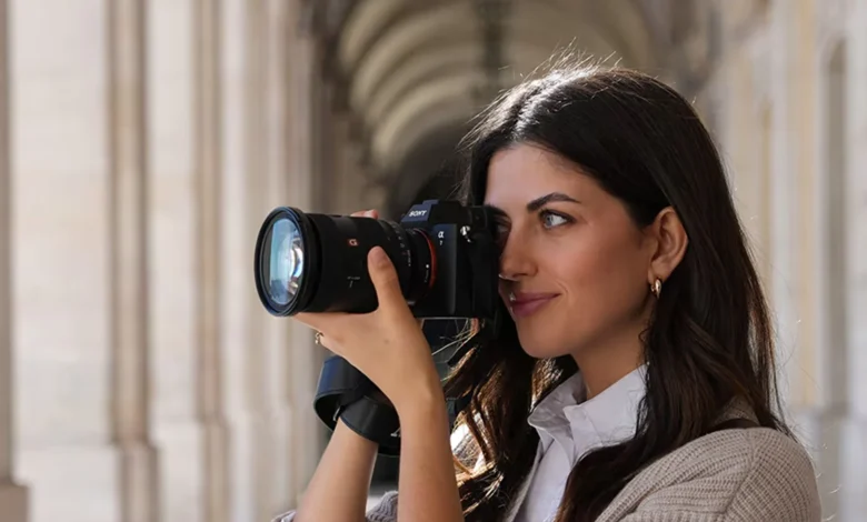 Imagen de la Sony Alpha 7V, la nueva cámara de Sony con tecnología de inteligencia artificial