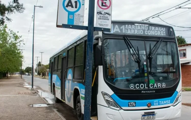 Un colectivo en la calle de Córdoba