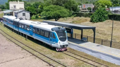 Tren de las Sierras en una estación de tren