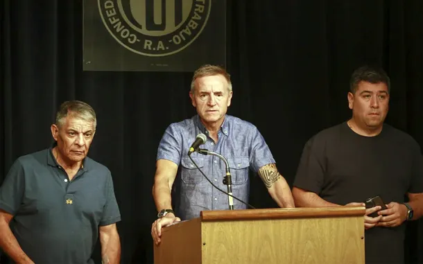 Rubén Urbano, titular de la UOM Córdoba, durante una conferencia de prensa