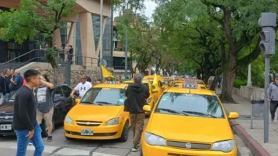 Imagen de taxistas protestando en la calle