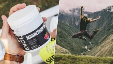 Imagen de una persona tomando un suplemento de magnesio