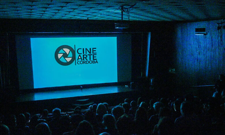 Sala del Cine Arte Córdoba llena de espectadores