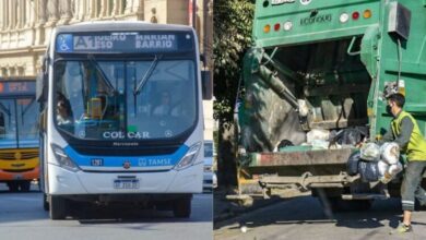 Bandera argentina en un monumento conmemorativo en Córdoba