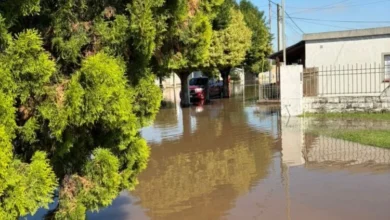 Equipos de Protección Civil, Bomberos, Policía y Recursos Hídricos trabajan en la zona afectada por las lluvias en San Justo