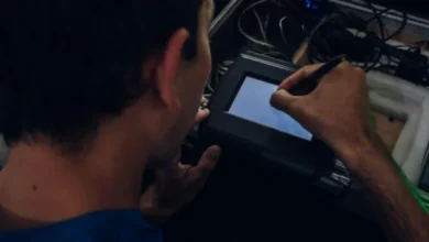 Personal del Operativo DNI atendiendo a vecinos en el barrio Zepa C