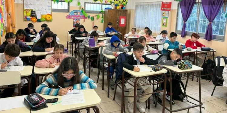 Estudiantes argentinos participando en la Olimpíada Canguro Matemático