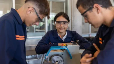 Estudiantes en un aula de secundaria técnica