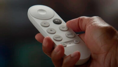 Imagen de una Smart TV con varios dispositivos conectados