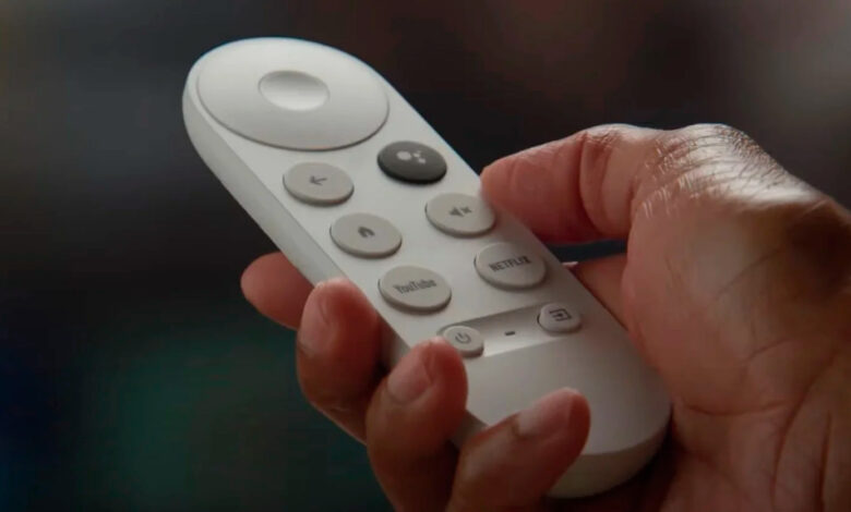 Imagen de una Smart TV con varios dispositivos conectados