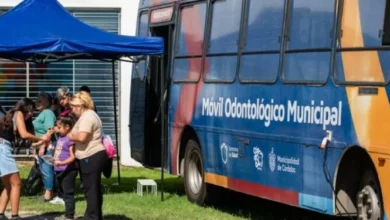 Niños y padres en el Parque Educativo Norte, barrio Marqués Anexo, durante el programa Vuelta al Cole