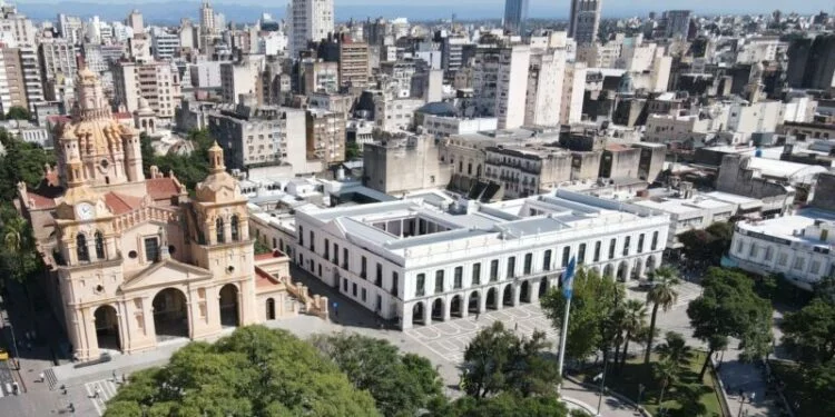 Imagen del Super Ofertón 2026 con logos de comercios participantes y productos en oferta