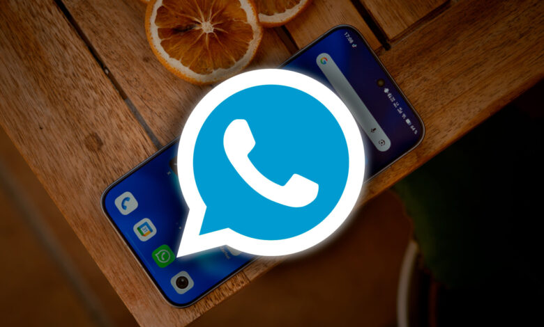 Imagen de WhatsApp Plus con personalización de colores y iconos
