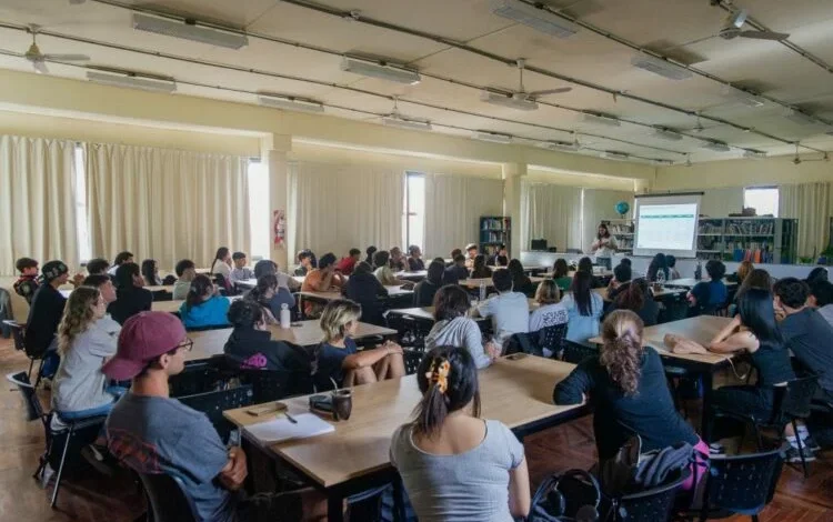Estudiantes de la Universidad Provincial de Córdoba en un aula