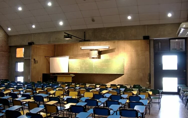 Docentes universitarios en paro de labores