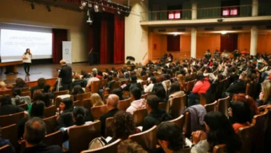 Imágenes de profesionales de la salud mental en acción