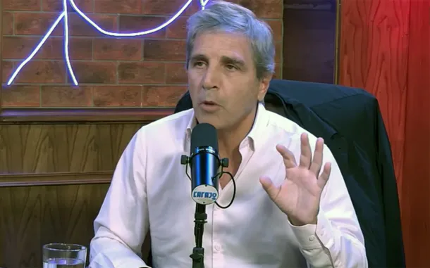 Luis Caputo en una conferencia de prensa