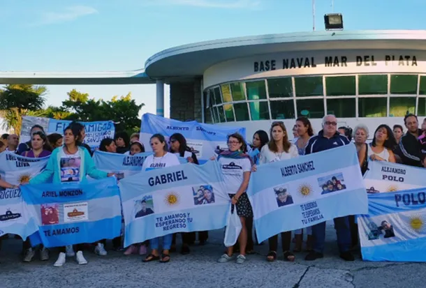 Familiares de las víctimas del ARA San Juan durante una ceremonia conmemorativa