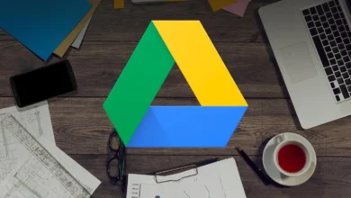 Imagen de una persona utilizando la app de Google Drive para escanear un documento
