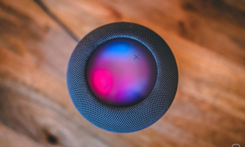 Imagen del HomePod con pantalla de Apple