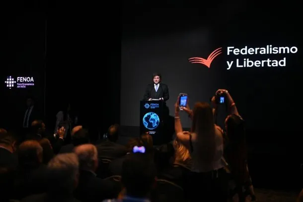 Javier Milei hablando en el Foro Económico del NOA