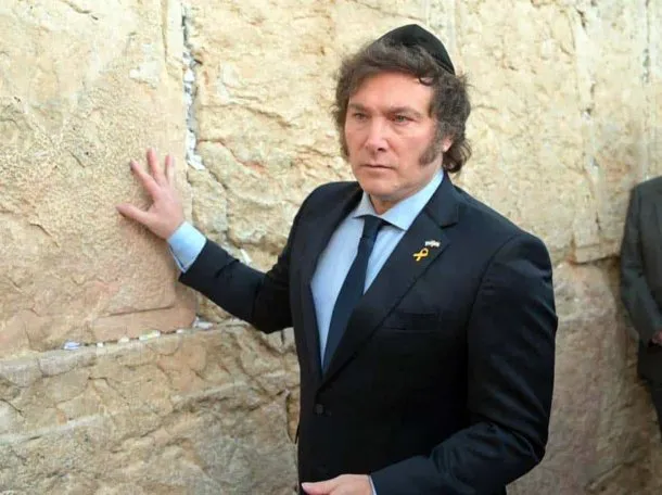 Imagen de la Embajada de Israel en Argentina después del atentado